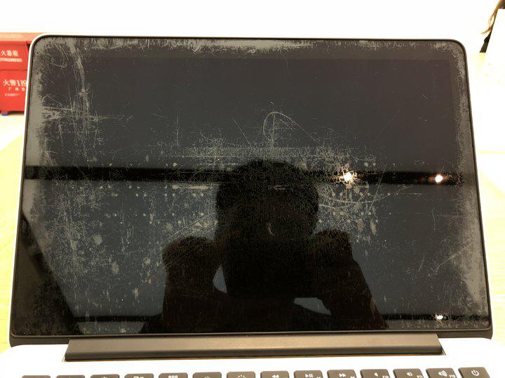 电脑维修过程中屏幕损坏,电脑屏幕损坏怎么判断是不是人为