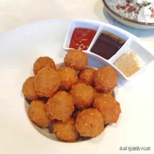 朋友来家吃饭做几个家常菜,朋友来家里做了一桌子菜