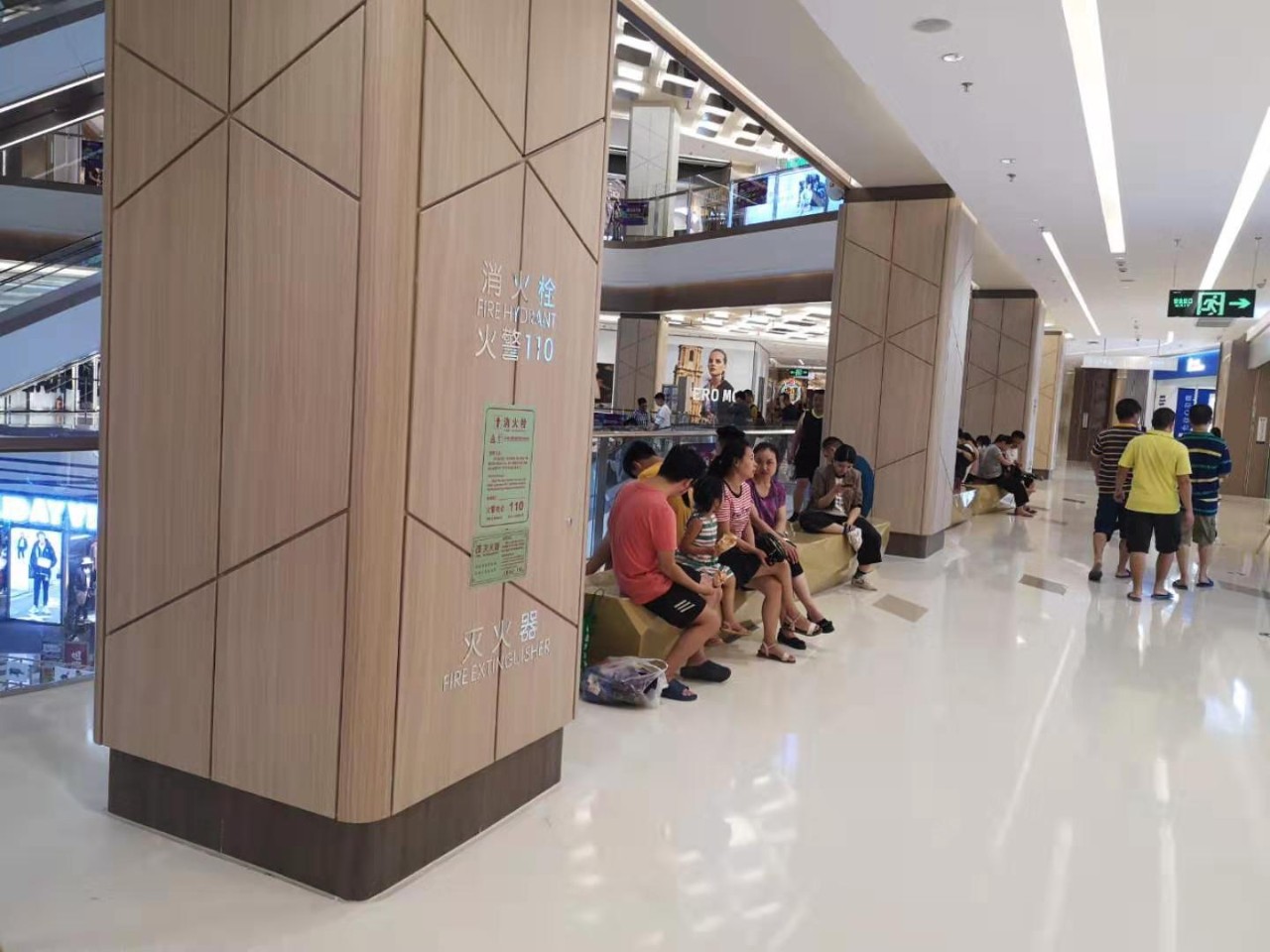 深圳西丽益田假日里人流,开业第一天人流量爆棚