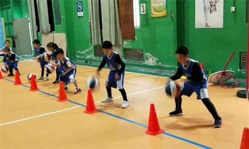 自己一个人练篮球该练些什么,自己一个人打篮球