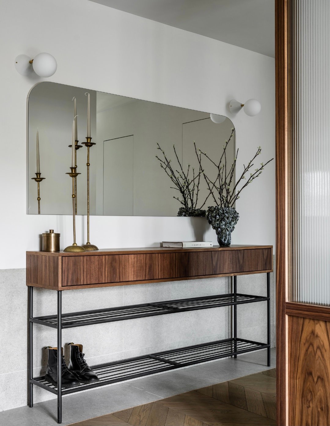 50平小户型深色极简风,深木色和灰色适合小户型吗