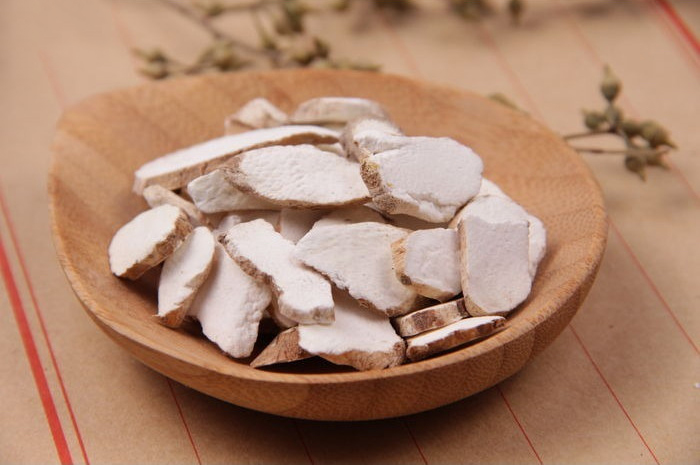 慢性盆腔炎患者，白带增多，食量减少，乏力困顿，中医治疗1例