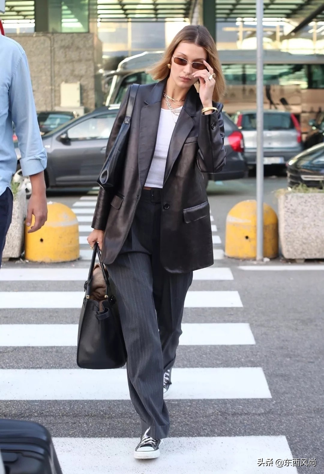 论一件黑西装到底有多能搭,皮西装真的百搭