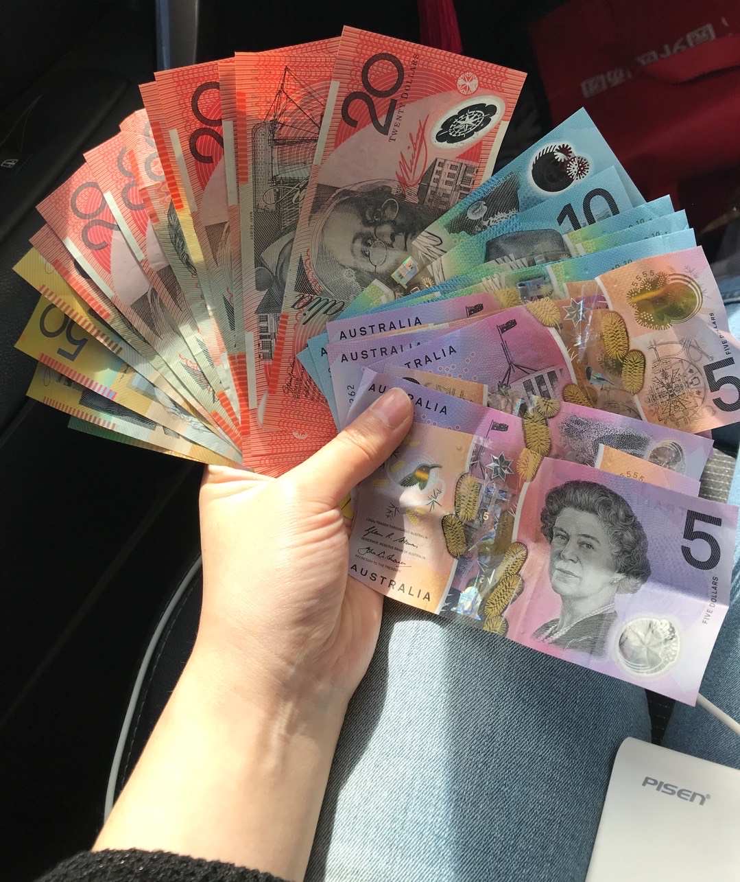 在澳洲摆地摊卖旧衣服赚钱吗,跳蚤市场澳洲