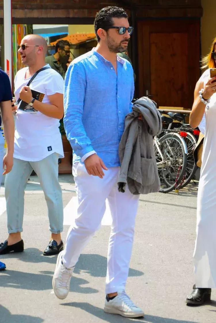 纯亚麻细布衬衫非常适合夏季穿着,白色亚麻衬衫又薄又透里面怎么穿