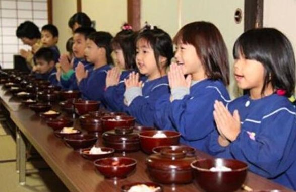 中日妈妈带娃大比拼！看完这几组对比，中国妈直呼：快给我救心丹