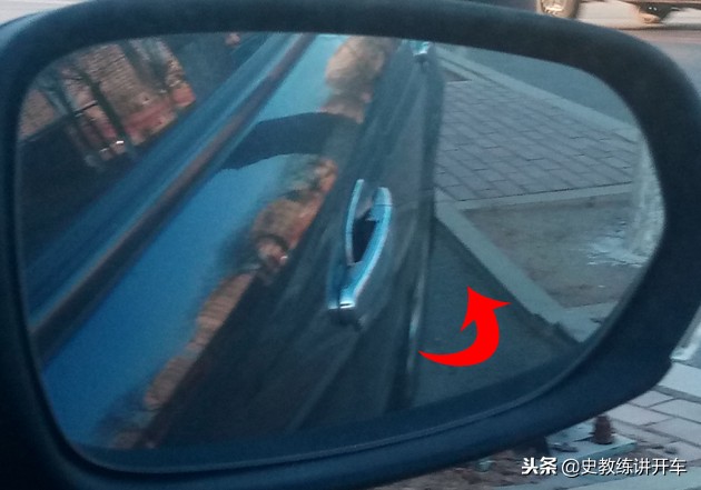 窄路左侧侧方位停车视频,侧方位停车看路沿石