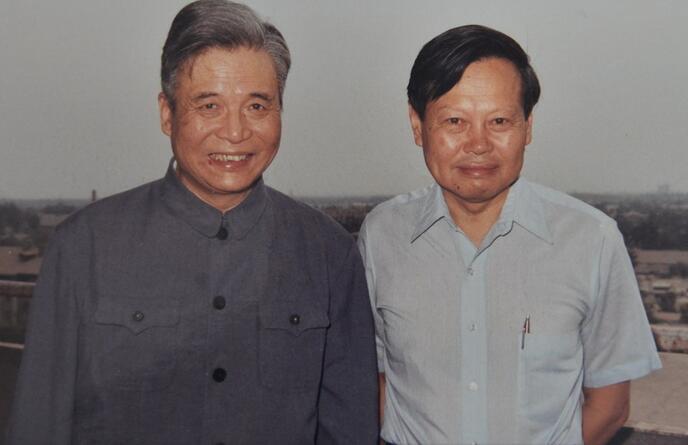 邓稼先受到核辐射后的医治,杨振宁问邓稼先原子弹