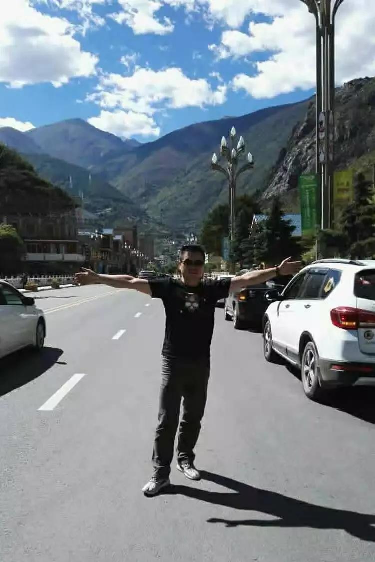 邑人电影院的读者们，向您拜大年了