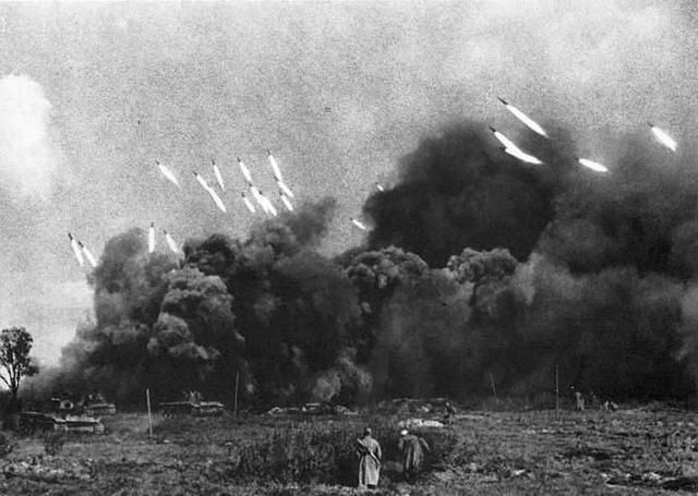 喀秋莎火箭炮齐射震撼名场面,当今喀秋莎火箭炮能射多远