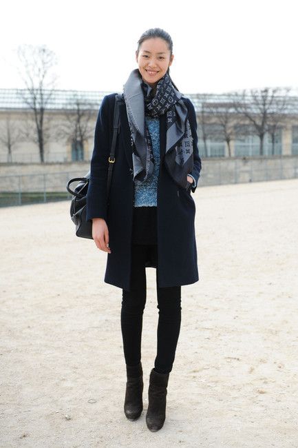 这条围巾5元英语,这条围巾的价格有点高英文怎么说