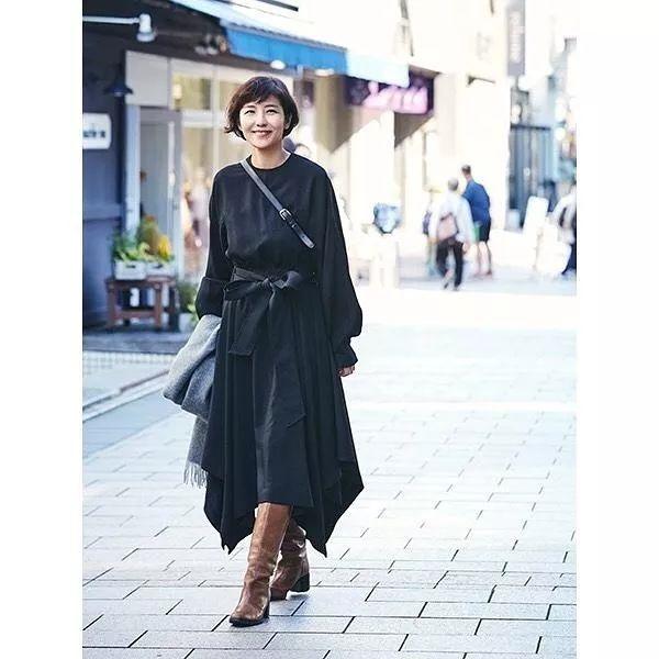 冬季无袖连衣裙怎么搭配,冬季粉色连衣裙打底裤搭配