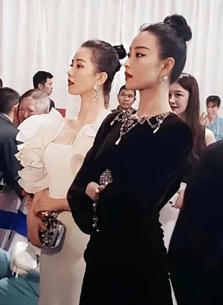 刘诗诗与倪妮再度同框,除了体态外,在脖子上她们也在暗自用力