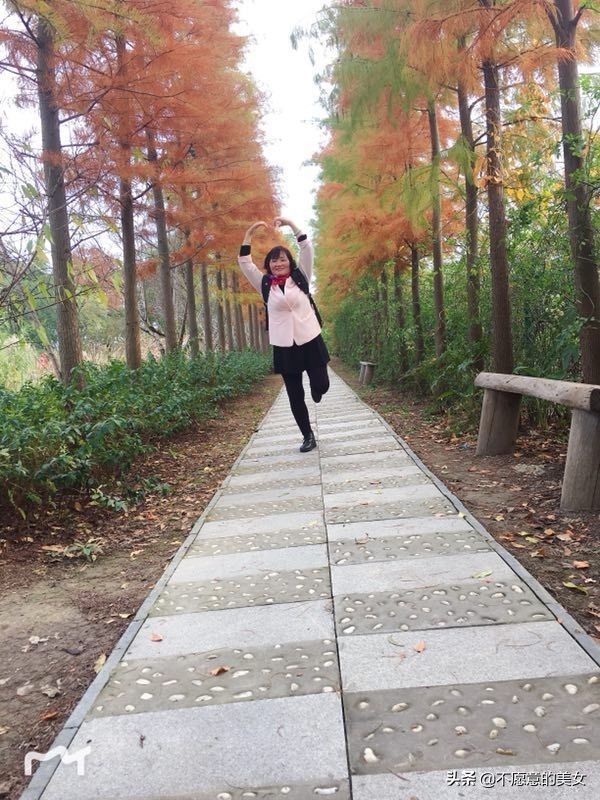 可爱的少妇自拍越来越丰满越来越成熟了