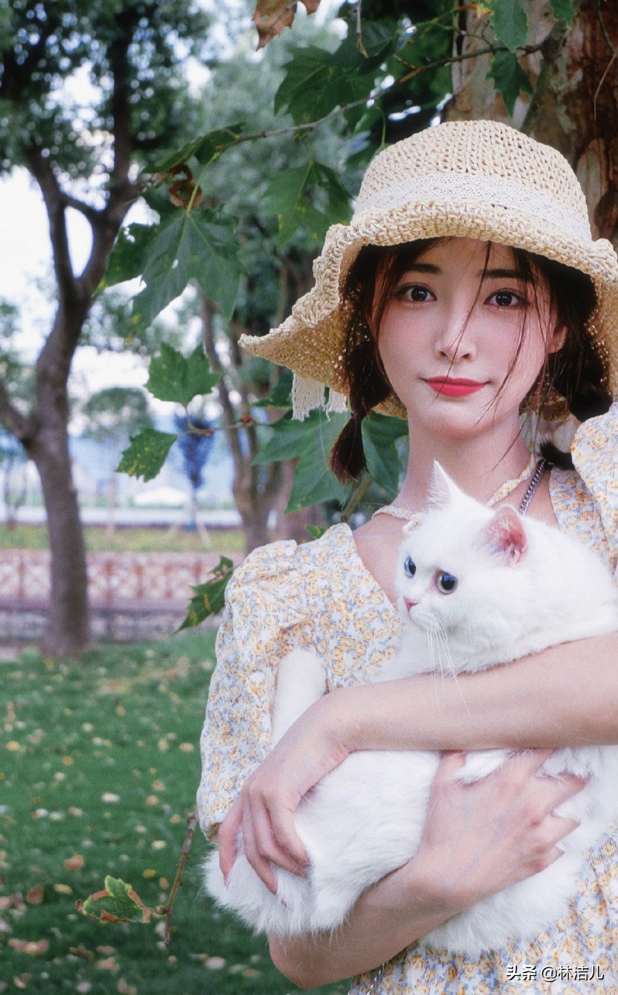 许佳琪因颜值太高被赞,许佳琪造型女团范十足