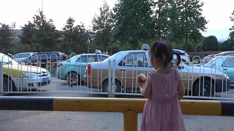 面对危险如何教孩子保护自己,遇到危险父母的正确做法