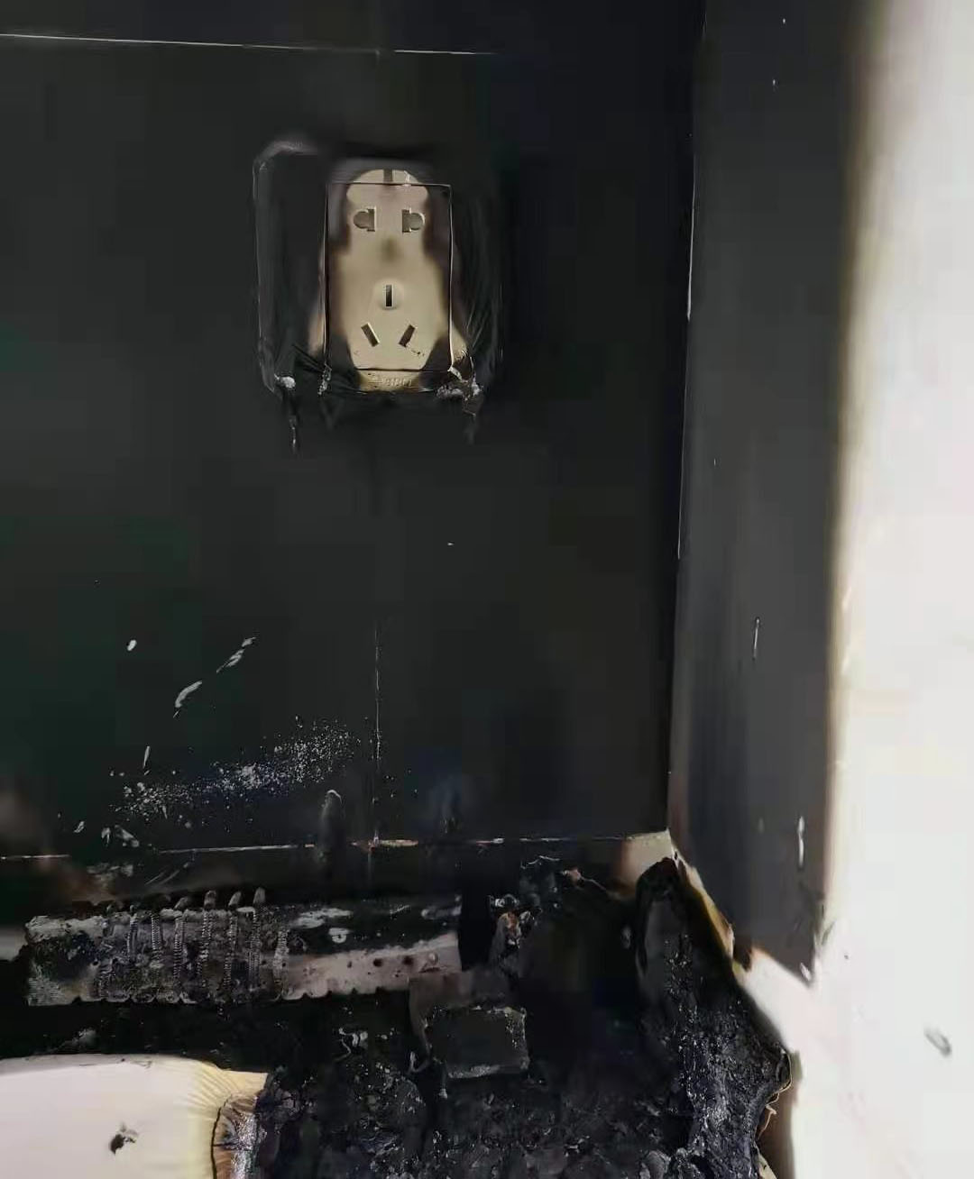 得罪安装师傅,电热水器烧坏了还能修好吗