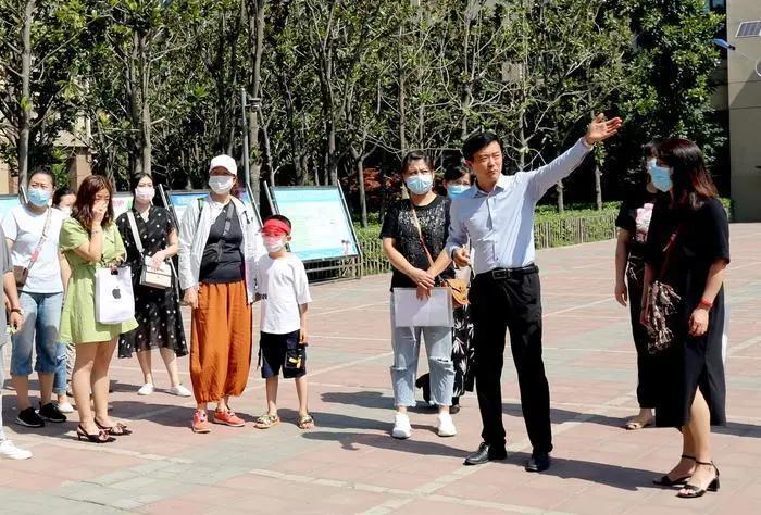 报民校的为何明显减少？家长说：家门口的好学校多了