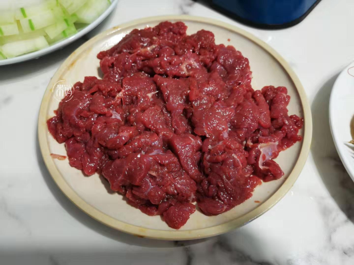 一个人家里吃火锅必备食材,自己在家吃火锅买什么食材好