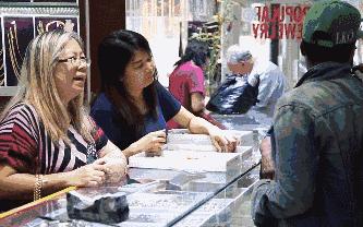 56岁广东潮汕阿姨称霸美国嘻哈圈