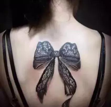 后背纹身有哪些,代表自由的背部纹身