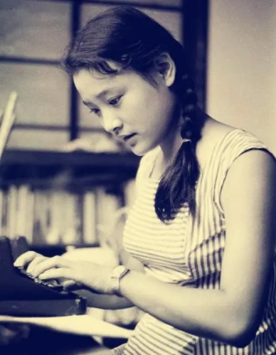 陈冲小花里演谁,小花陈冲简介