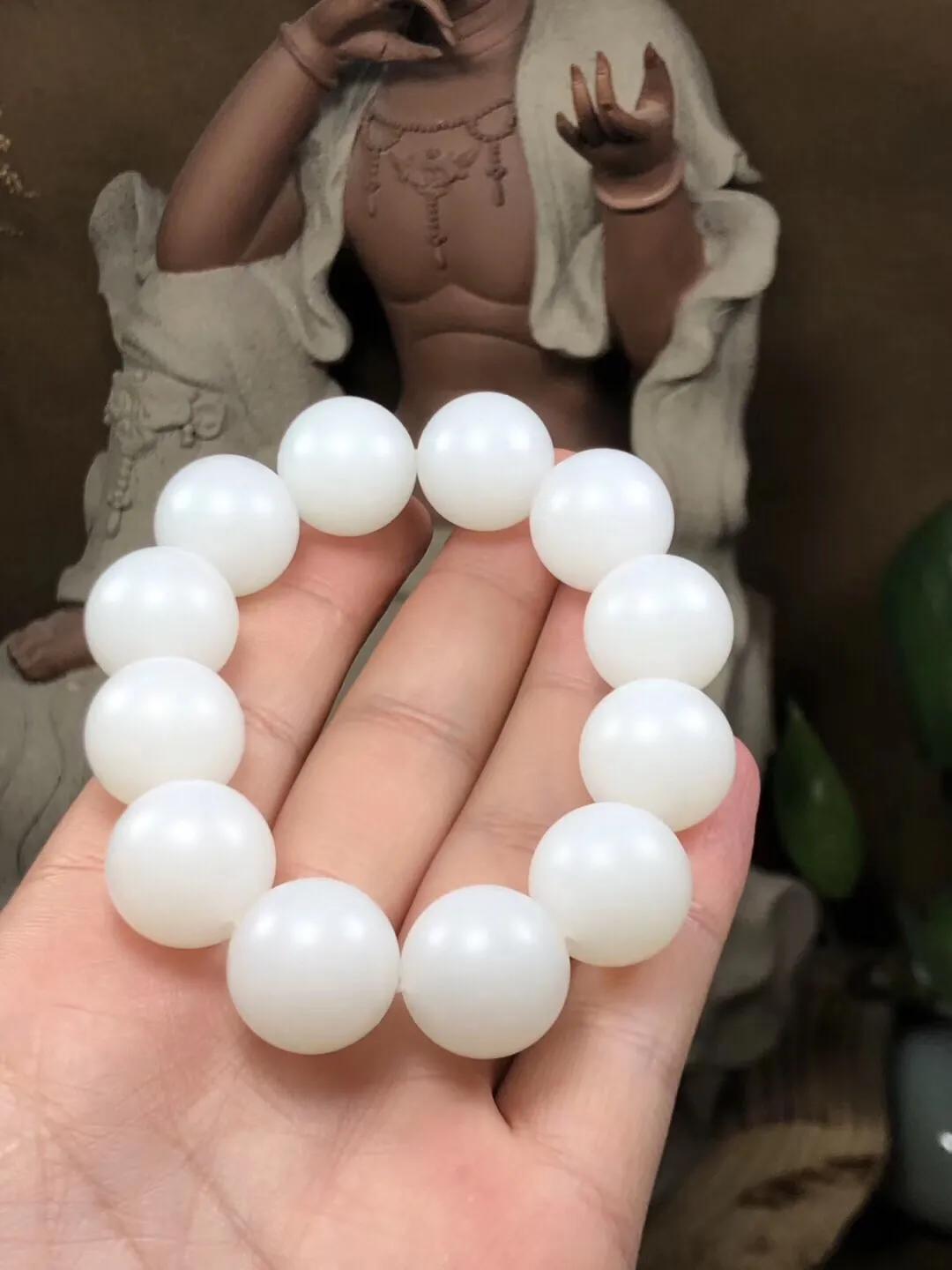 和田玉六大鉴别方法你一定要知道,鉴别和田玉的真假最简单的方法