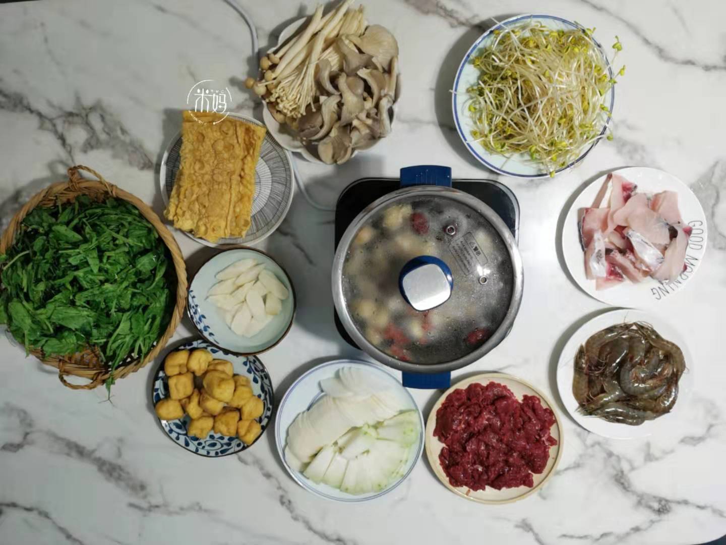 一个人家里吃火锅必备食材,自己在家吃火锅买什么食材好