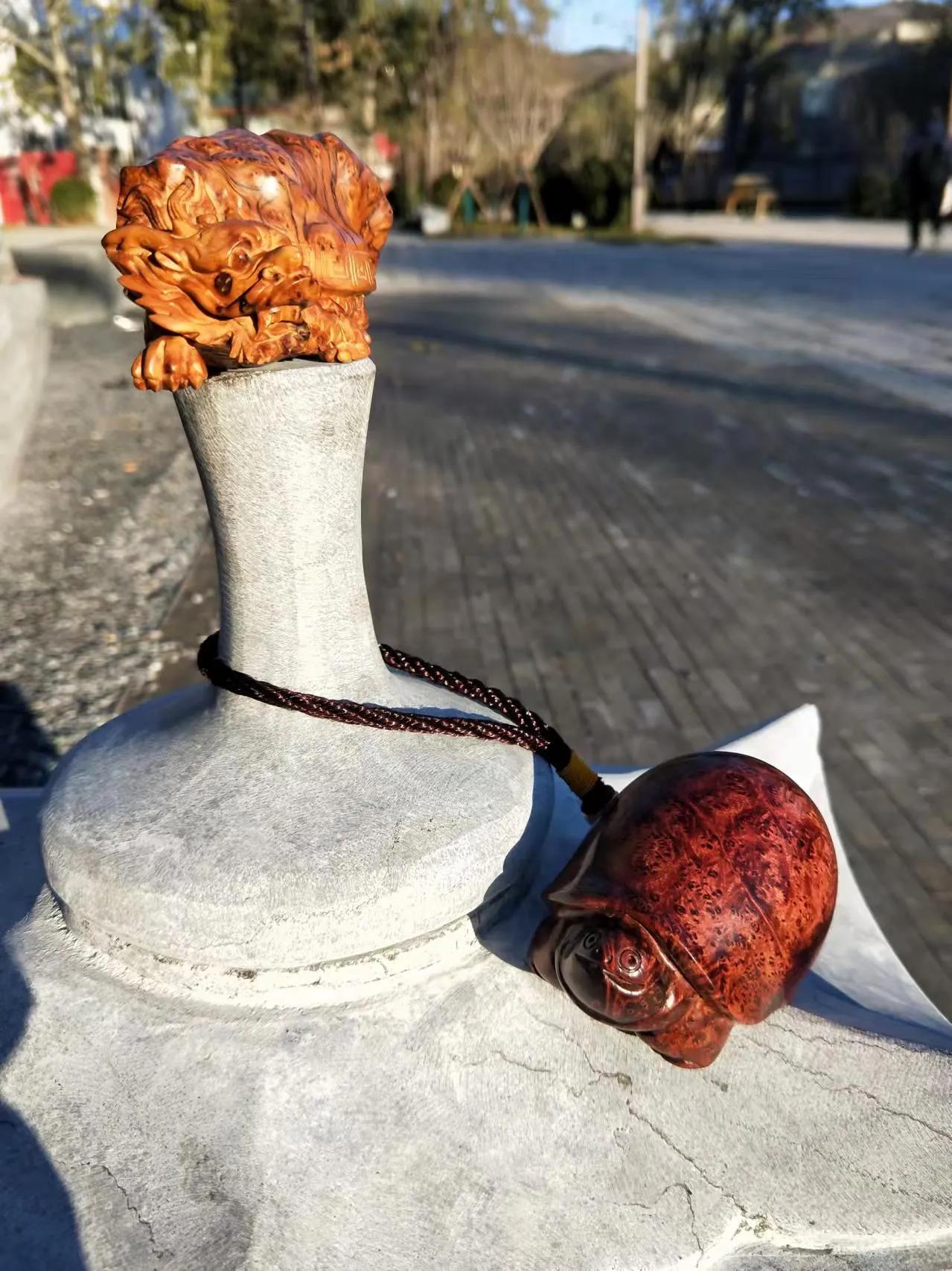 怎么盘玩琥珀木手把件,怎样盘玩榆木把件