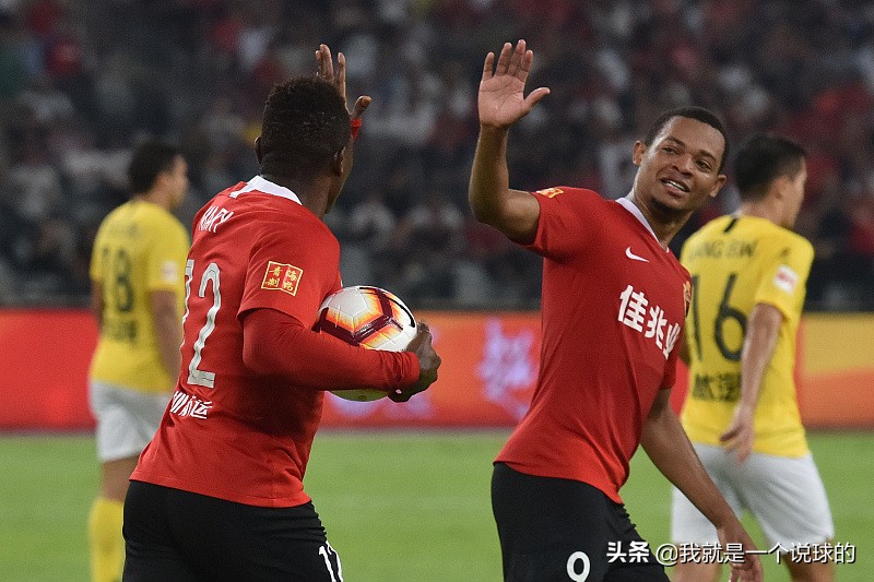恒大被双杀后,中超聊天群炸锅了,申花说出卡纳瓦罗没下课的原因