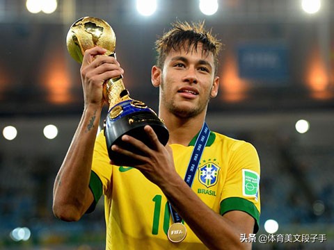 天下足球2022年度十大感人瞬间,天下足球十年逝年里的bgm