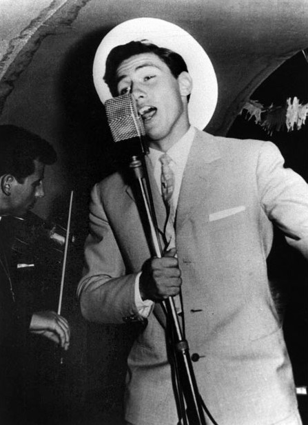 永不谢幕的闹剧贝卢斯科尼:泡妞是主业，闲暇时间才当当总理