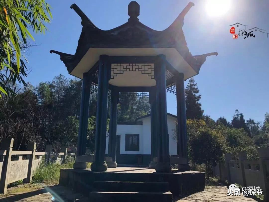 重庆小故宫红墙,重庆魔鬼山城一日游