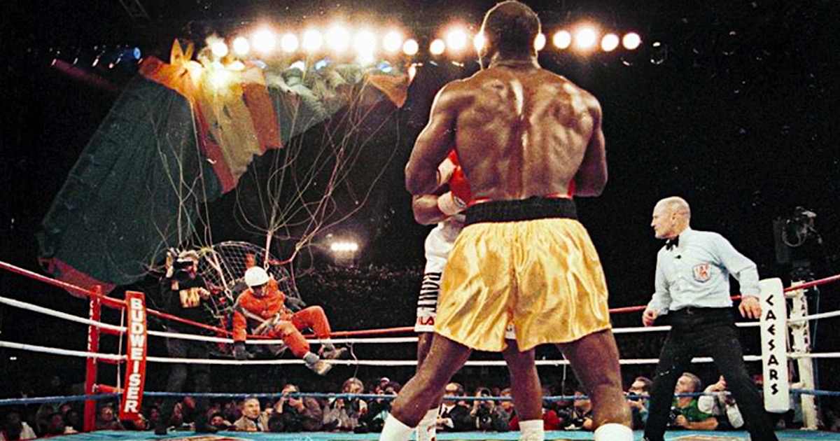 拳王霍利菲尔德最惨的一场比赛,霍利菲尔德经典拳击比赛