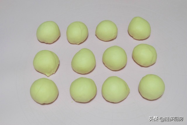 新手做面包用手揉面哪种方法简单,如何揉面发酵做面包