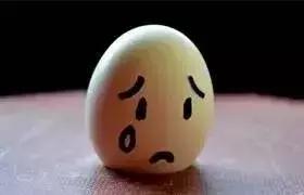 蛋蛋真的很脆弱,别再让娃当球捏了……