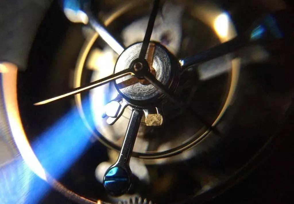 哲学家只要能解决这两个问题，就能解决人类的大多数疑惑