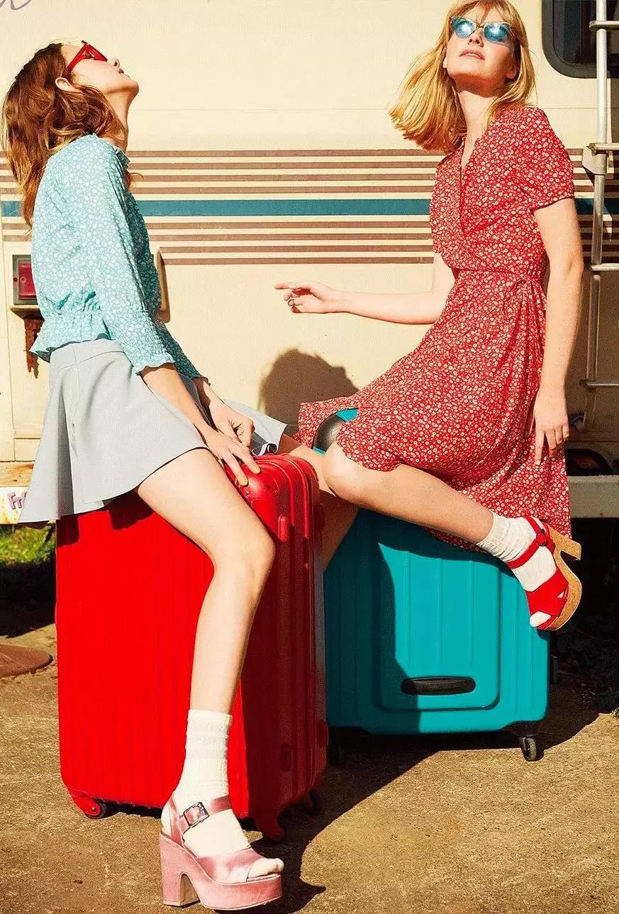 春装连衣裙新款印花蕾丝时尚元素,正品春装宽松蕾丝裙