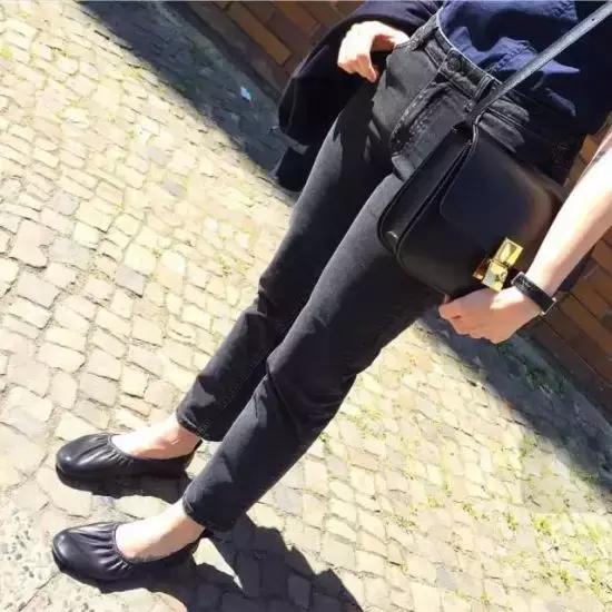 celine豆腐包保值吗,celine豆腐包每年有什么颜色