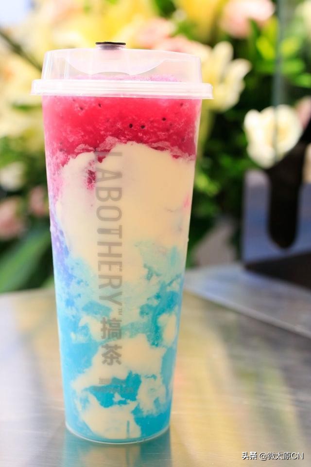 自己搞的茶跪着也要喝完?这家奶茶店还真有点小霸道