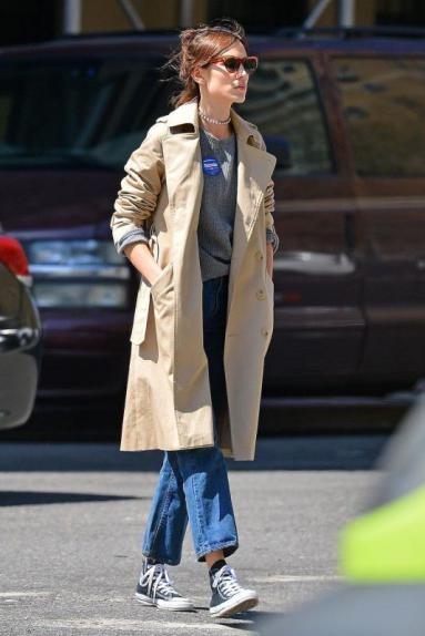 宽松破洞牛仔裤搭黄色高帮匡威,果冻底匡威高帮鞋搭配牛仔裤