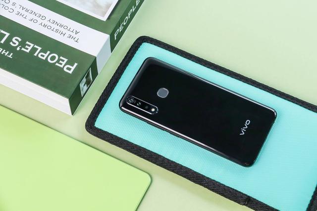 iqoo硬核性能全速出击,iqoo生而强悍什么梗