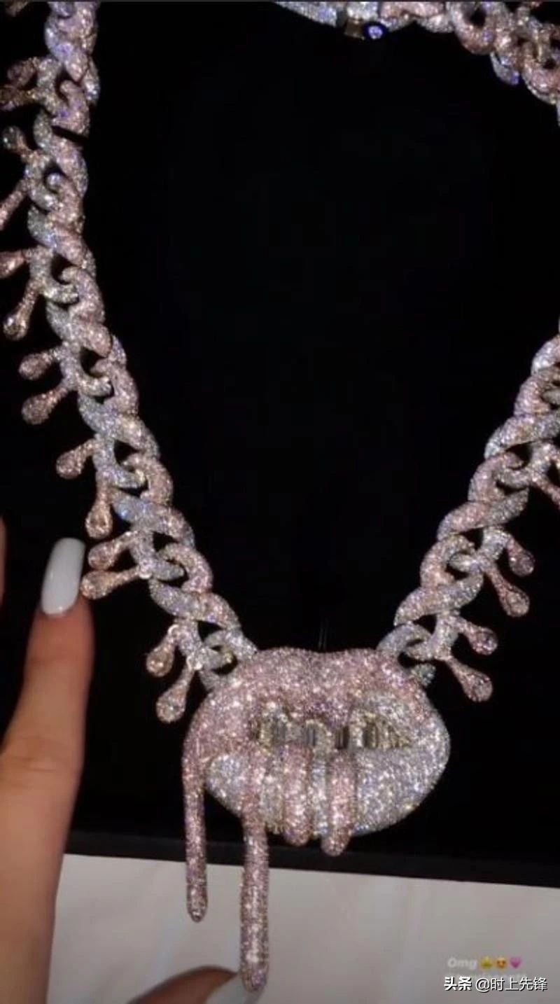 凯莉詹娜钻石,凯莉詹娜首饰图片