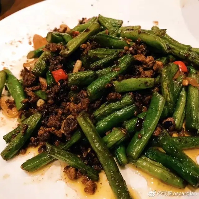 钱枫变身美食吃播,大口吃肉,难怪昔日帅少年,已胖到二百多斤