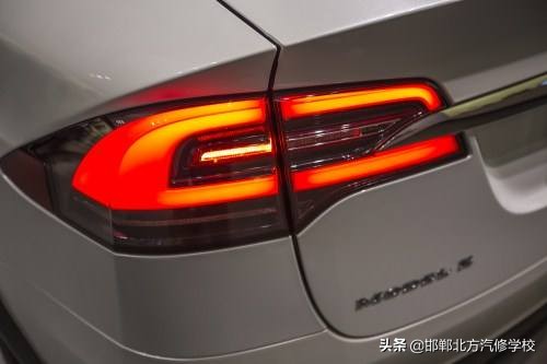 刹车灯一个不亮算刹车灯不好使吗,君越刹车灯不亮高位刹车灯亮