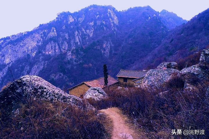 山野人家对联下联,上联故乡千里外诚邀大家对下联