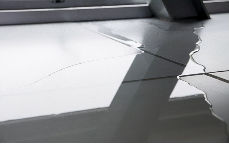 室内窗台墙面渗水怎么补救,窗台渗水最简单的处理方法