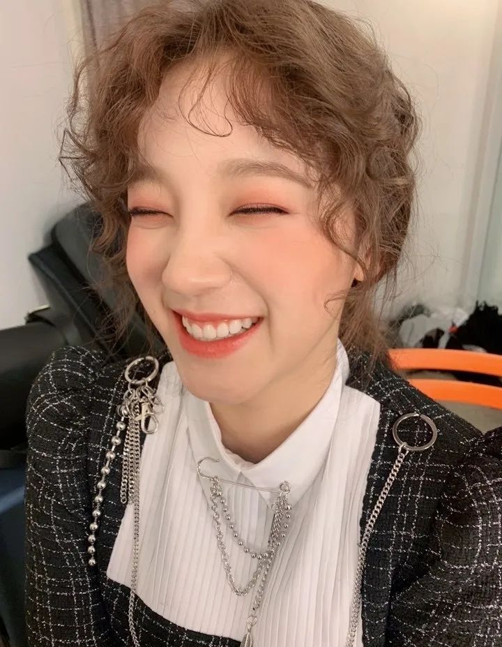 “空气刘海”不受宠了！今年流行这3款“刘海”，热巴郑爽都上头