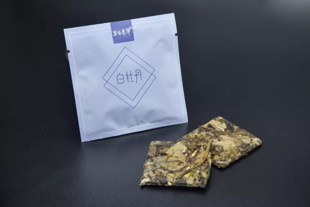 福鼎白茶寿眉小片,福鼎小方片老白茶寿眉汤色