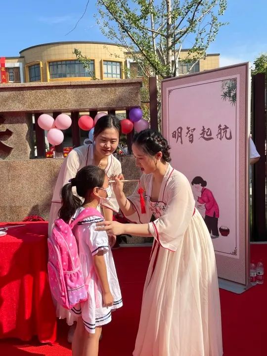 太暖心!新学期教室里这块特殊的黑板,羡慕了多少人